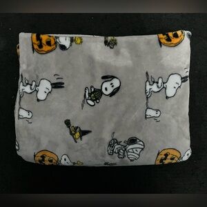 LAST DAY TO BUY - halloween Berkshire Snoopy Blanket, great condition